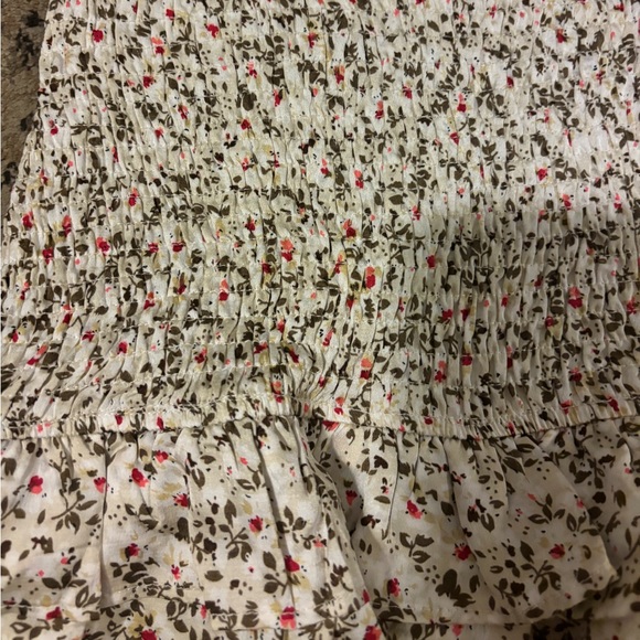 Blue Blush Floral Skirt Set. Top is a MEDIUM and skirt is a LARGE - Picture 4 of 4